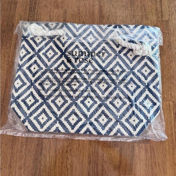 NWT Summer & Rose Beach Tote Navy & Cream Diamond - Picture 4 of 16